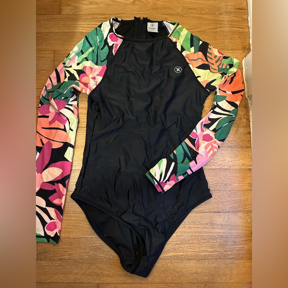 Hurley Black and Floral Long Sleeve Swimsuit Size Small
